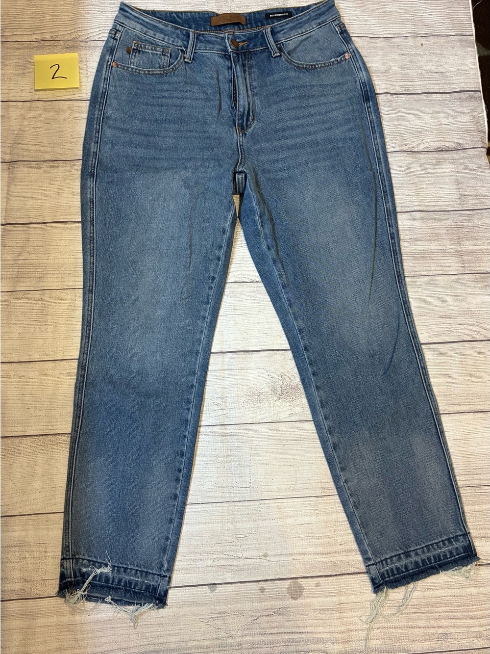 Judy Blue Boyfriend Jeans in Medium Blue Wash